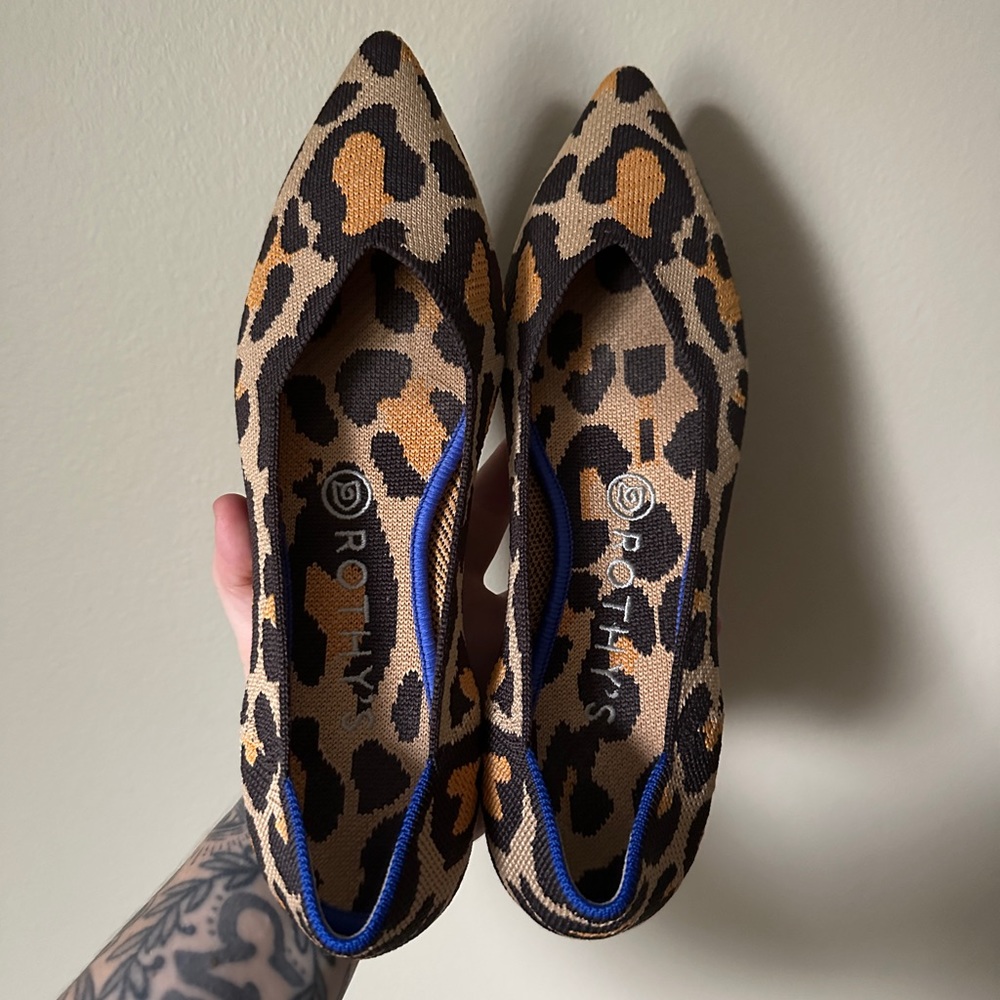 Rothys leopard pointed flats!